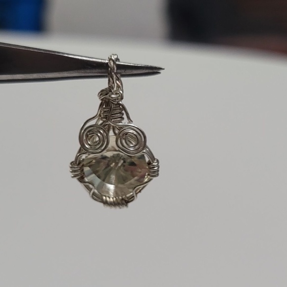 Yellow Labradorite Eye Wrapped in Sterling Pendant - Picture 13 of 14